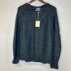 Universal Threads long sleeved v-neck sweater